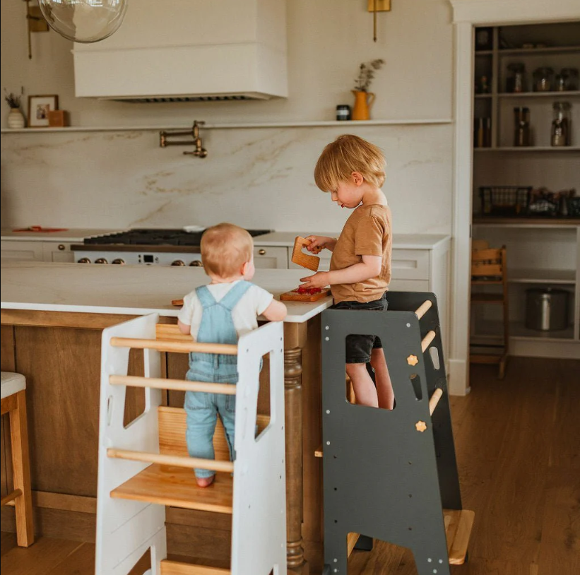 Toddler learning tower with adjustable platform that grows with your child