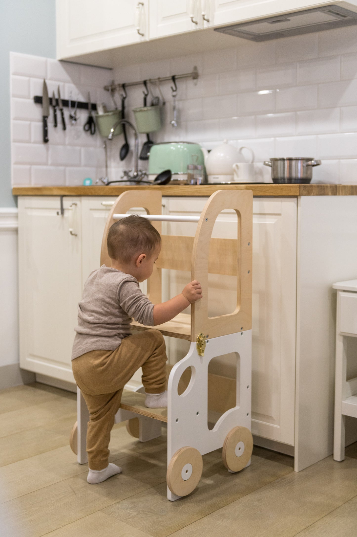 Classic 3-in-1 Convertible Learning Tower for kids and family play, image 7