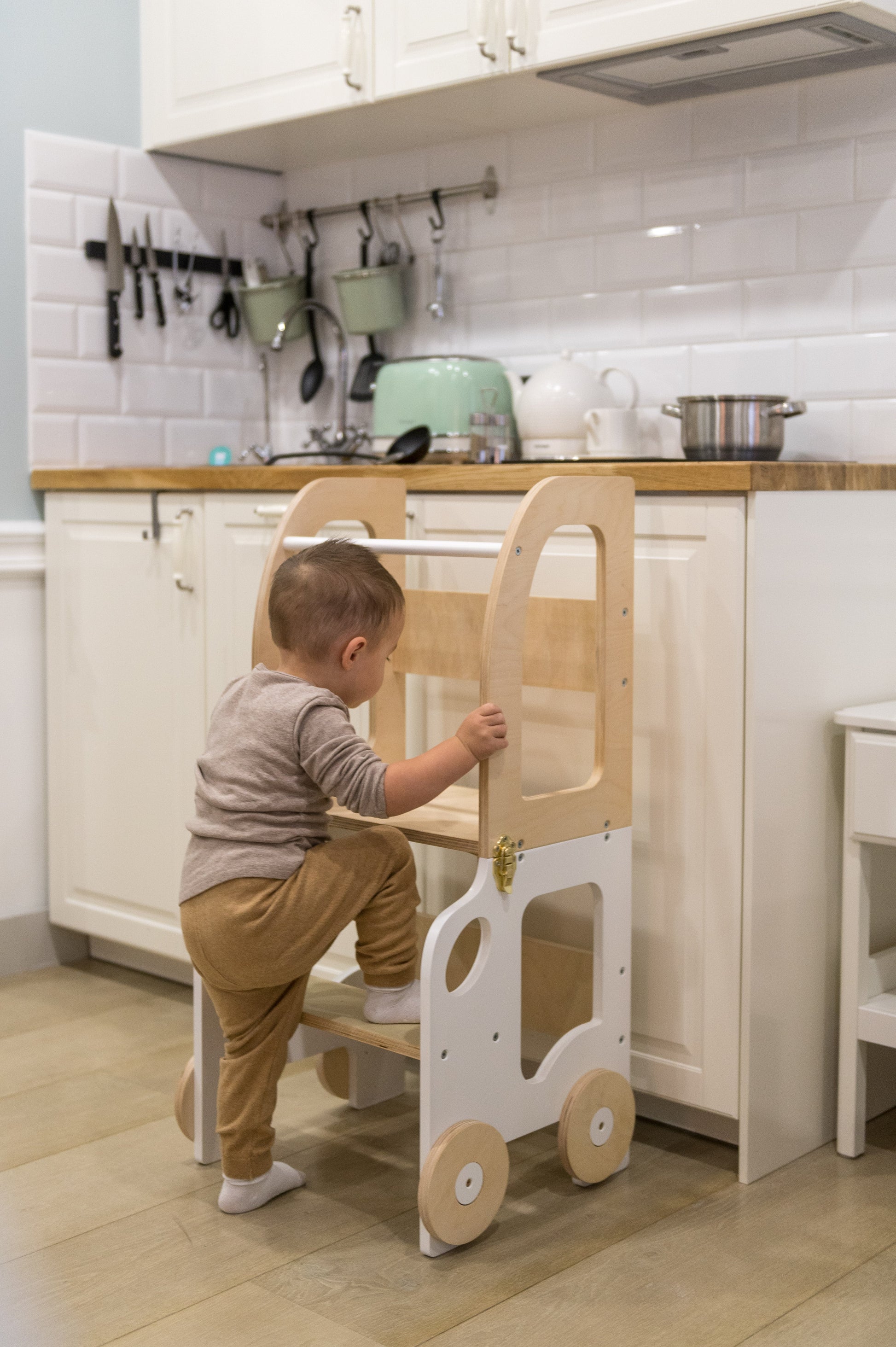 Classic 3-in-1 Convertible Learning Tower for kids and family play, image 7
