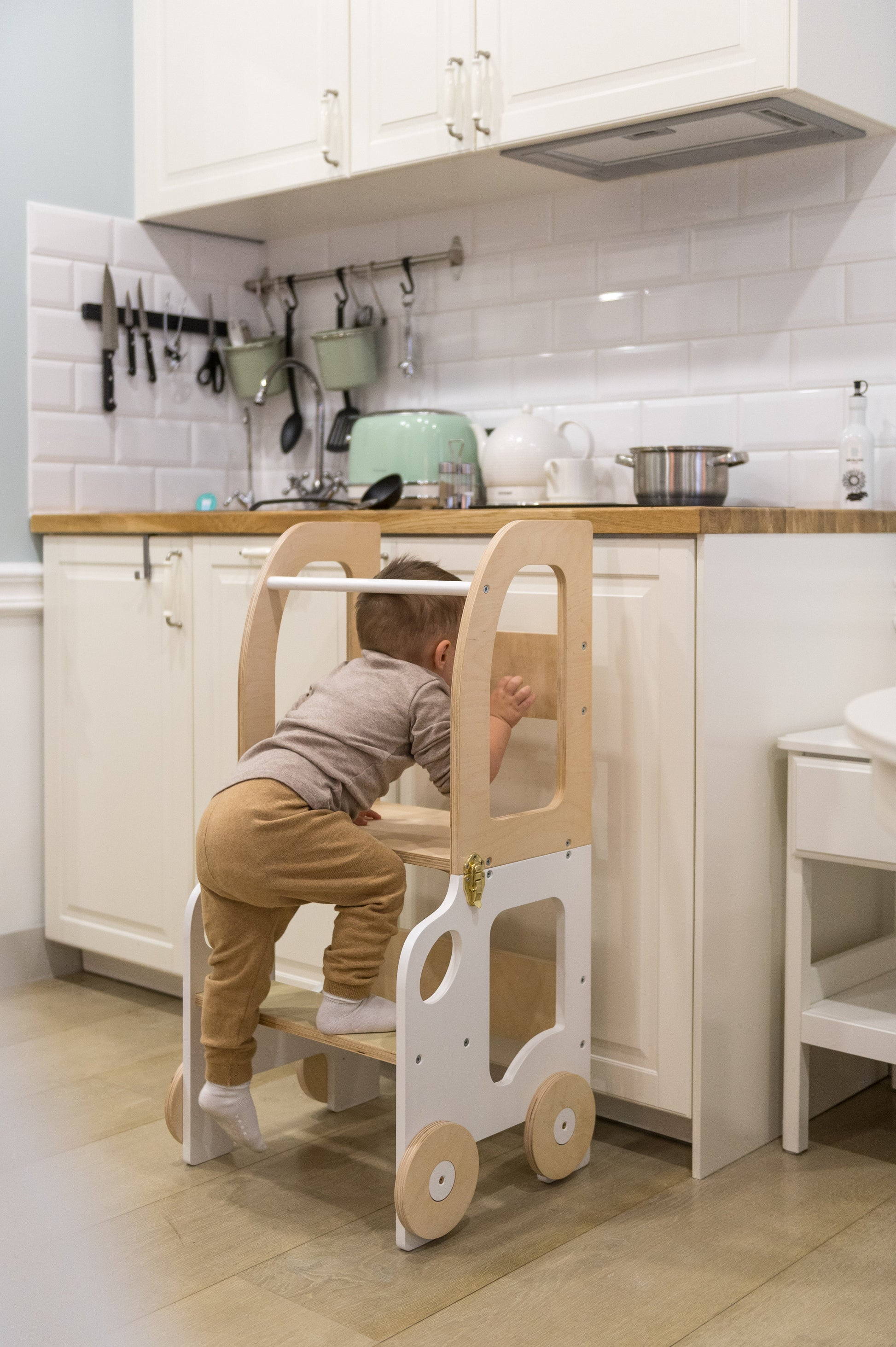 Classic 3-in-1 Convertible Learning Tower for kids and family play, image 8