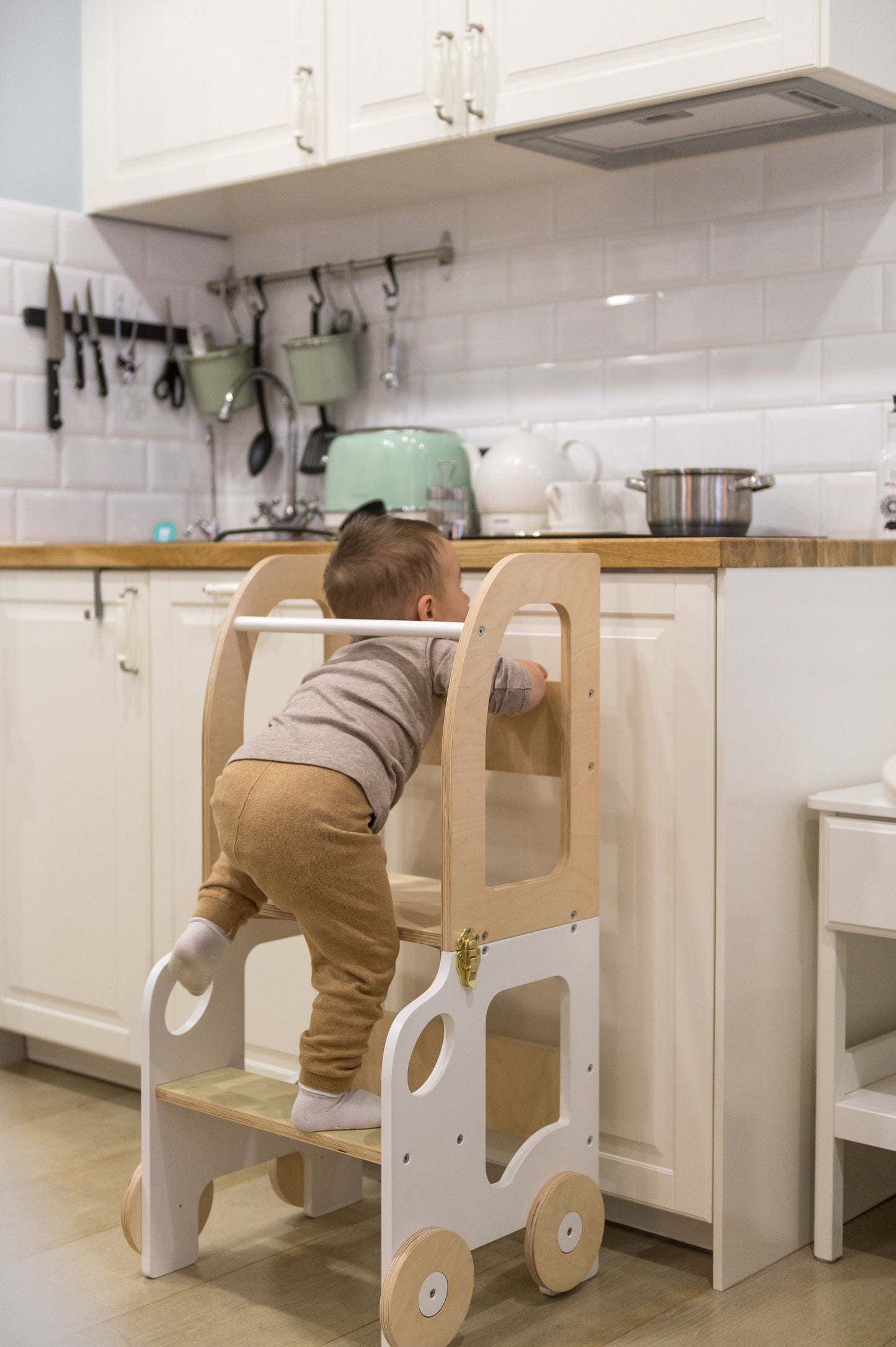 Classic 3-in-1 Convertible Learning Tower for kids and family play, image 9