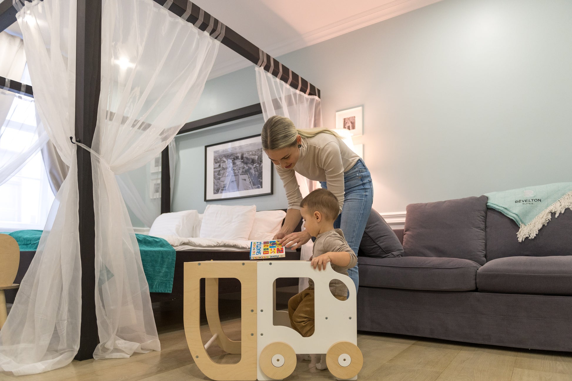 Classic 3-in-1 Convertible Learning Tower for kids and family play, image 6